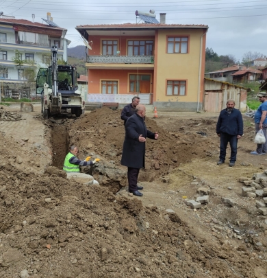  Yatukcu Mahallesi Memişoğlu Sokakta 100 metrelik kısmi kanalizasyon hattı çalışması