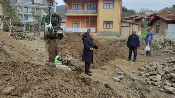  Yatukcu Mahallesi Memişoğlu Sokakta 100 metrelik kısmi kanalizasyon hattı çalışması